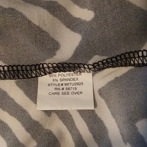 Women's Notations V Button Patterned Top - Picture 7 of 8